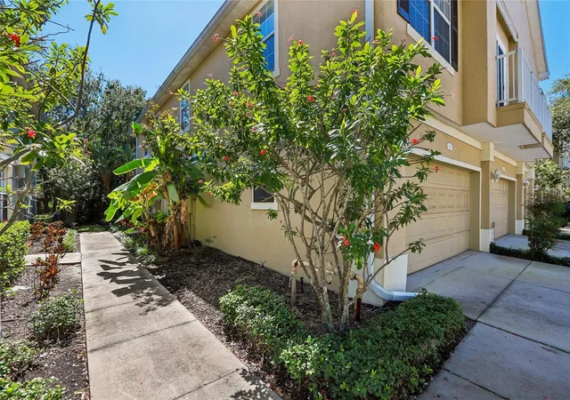 Photo 4 of Townhouse for sale at 6736 Breezy Palm Dr, Riverview, FL 33578 | MLS# TB8560001 | Listing updated on 2026-10-22