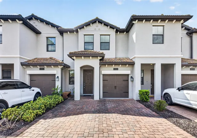 Photo 1 of Townhouse for sale at 1302 Royal St George Blvd #1302, Davenport, FL 33896 | MLS# O6451430 | Listing updated on 2026-10-23