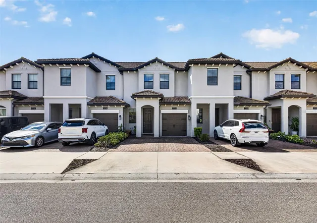 Photo 3 of Townhouse for sale at 1302 Royal St George Blvd #1302, Davenport, FL 33896 | MLS# O6451430 | Listing updated on 2026-10-23
