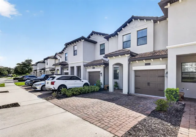 Photo 4 of Townhouse for sale at 1302 Royal St George Blvd #1302, Davenport, FL 33896 | MLS# O6451430 | Listing updated on 2026-10-23
