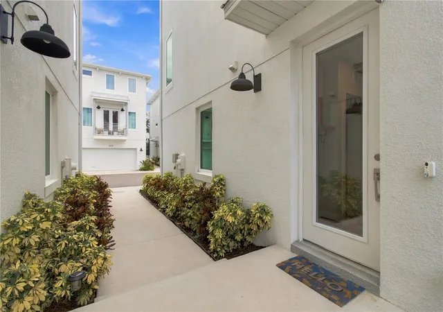 Photo 2 of Townhouse for sale at 4719 Legacy Park Dr, Tampa, FL 33611 | MLS# TB8560003 | Listing updated on 2026-10-23