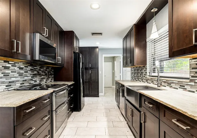 Photo 2 of Single family home for sale at 1021 Princess Gate Blvd, Winter Park, FL 32792 | MLS# O6451435 | Listing updated on 2026-10-28