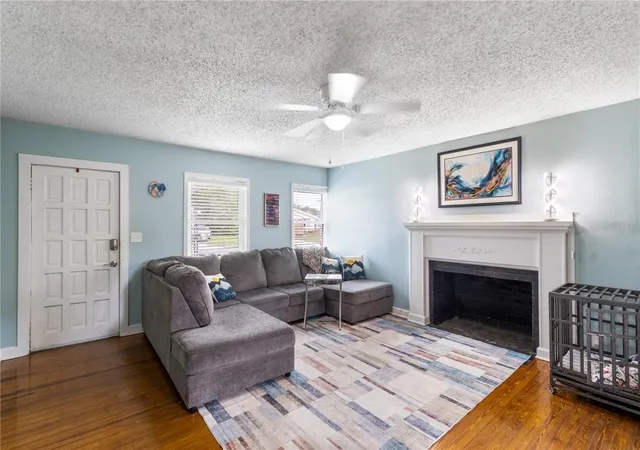 Photo 4 of Single family home for sale at 707 E Crawford St, Lakeland, FL 33805 | MLS# L4965930 | Listing updated on 2026-10-25