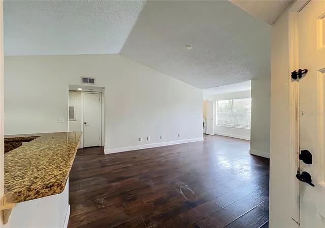 Photo 2 of House for sale at 5116 Conroy Rd #23, Orlando, FL 32811 | MLS# L4965931 | Listing updated on 2026-10-23