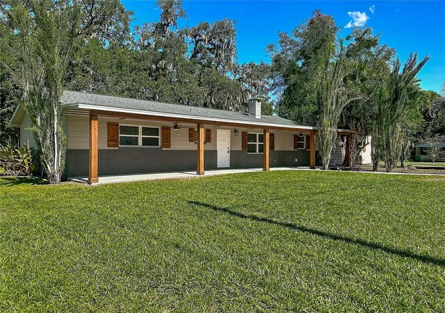Photo 1 of Single family home for sale at 327 Ne 6th Avenue, Trenton, FL 32693 | MLS# OM734406 | Listing updated on 2026-10-23