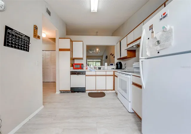 Photo 2 of Townhouse for sale at 2904 Squire Oak Ct, Saint Cloud, FL 34769 | MLS# S5159919 | Listing updated on 2026-10-22