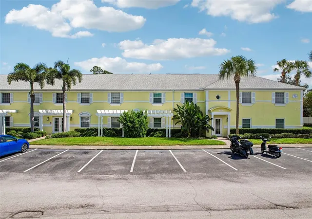 Photo 2 of Condo for sale at 102 Pompano Dr Se #D, Saint Petersburg, FL 33705 | MLS# TB8560041 | Listing updated on 2026-10-23