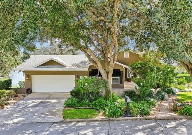 Photo 3 of Single family home for sale at 1501 Fahnstock St, Eustis, FL 32726 | MLS# G5119305 | Listing updated on 2026-10-23
