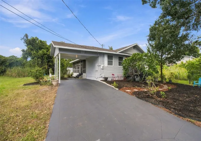 Photo 3 of Single family home for sale at 2115 55th Avenue E, Bradenton, FL 34203 | MLS# A4710306 | Listing updated on 2026-10-29