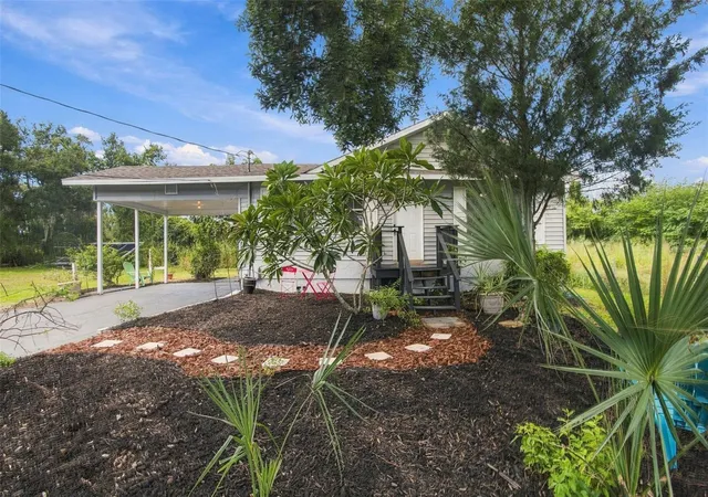 Photo 4 of Single family home for sale at 2115 55th Avenue E, Bradenton, FL 34203 | MLS# A4710306 | Listing updated on 2026-10-29