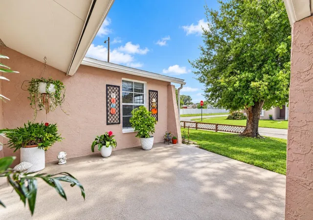 Photo 4 of Single family home for sale at 10110 Moores Ml Ct, Tampa, FL 33615 | MLS# TB8560055 | Listing updated on 2026-10-23