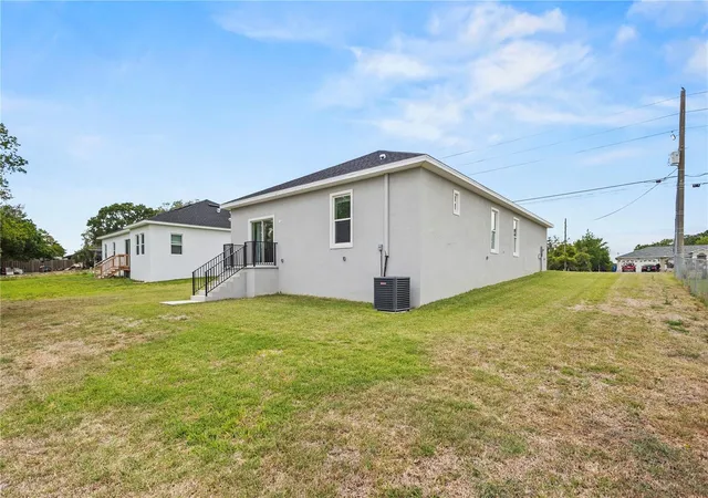 Photo 3 of Single family home for sale at 9211 Northcliffe Blvd, Spring Hill, FL 34606 | MLS# TB8560065 | Listing updated on 2026-10-27