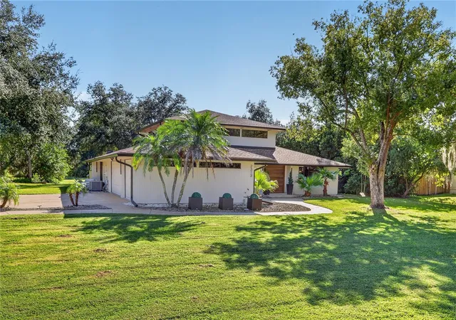 Photo 2 of Single family home for sale at 2313 Indian Mound Trl, Kissimmee, FL 34746 | MLS# P4940227 | Listing updated on 2026-10-26