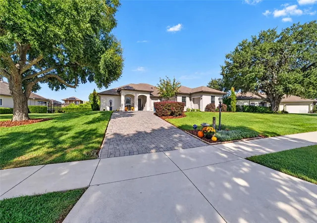 Photo 3 of Single family home for sale at 5419 Meadow Hl Loop, Lady Lake, FL 32159 | MLS# G5119307 | Listing updated on 2026-10-23