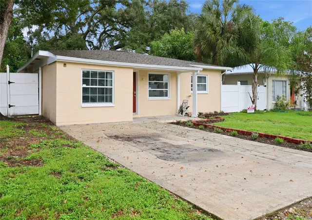 Photo 1 of Single family home for sale at 8407 N Newport Ave, Tampa, FL 33604 | MLS# TB8560082 | Listing updated on 2026-10-30