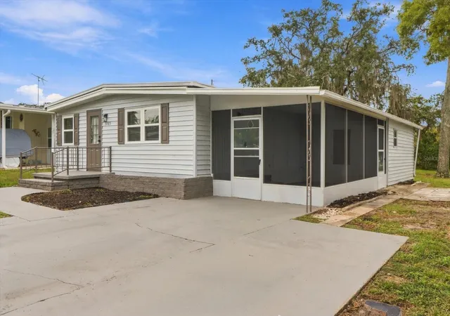 Photo 3 of Manufactured home for sale at 7289 Fairlane Ave, Brooksville, FL 34613 | MLS# OM734413 | Listing updated on 2026-10-21