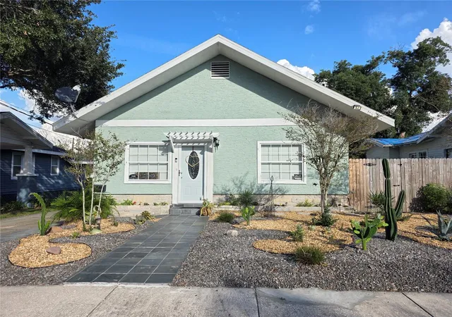 Photo 1 of Multi family home for sale at 118 S Waterloo Ave, Lakeland, FL 33801 | MLS# L4965938 | Listing updated on 2026-10-29