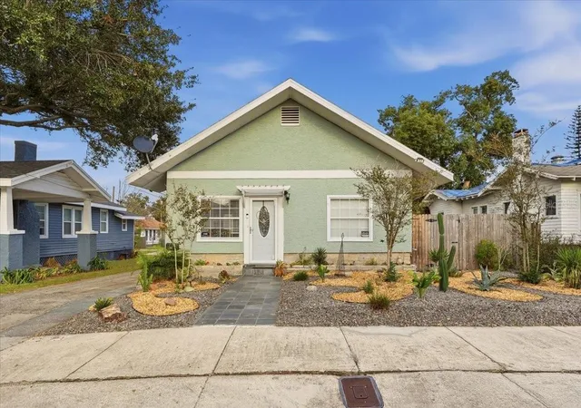 Photo 1 of Multi family home for sale at 118 S Waterloo Ave, Lakeland, FL 33801 | MLS# L4965938 | Listing updated on 2026-10-29