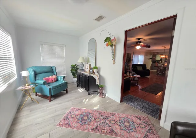 Photo 4 of House for sale at 118 S Waterloo Ave, Lakeland, FL 33801 | MLS# L4965938 | Listing updated on 2026-10-29