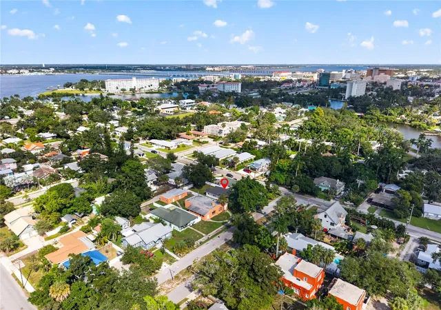 Photo 1 of Single family home for sale at 2106 8th Avenue W, Bradenton, FL 34205 | MLS# TB8560095 | Listing updated on 2026-10-25