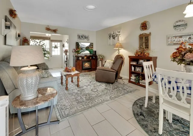 Listing Photo 2 - Condo for sale in building located at 713 E Michigan Ave, DELAND, FL 32724 - Unit #B