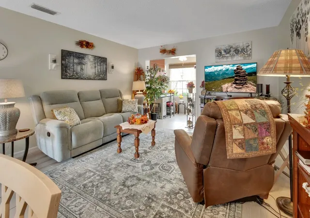 Listing Photo 3 - Condo for sale in building located at 713 E Michigan Ave, DELAND, FL 32724 - Unit #B