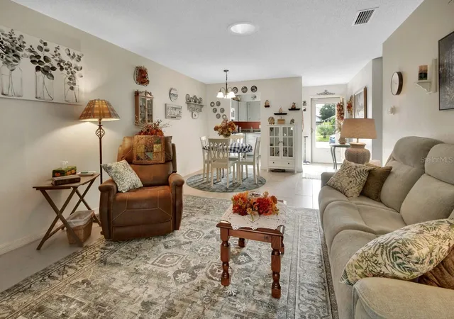 Listing Photo 4 - Condo for sale in building located at 713 E Michigan Ave, DELAND, FL 32724 - Unit #B