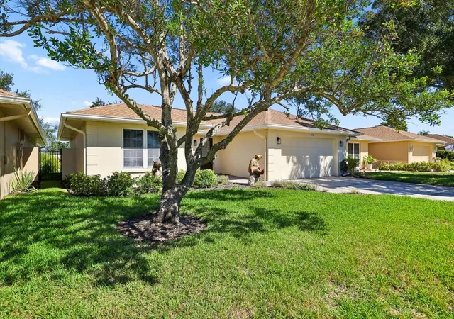 Photo 3 of Single family home for sale at 2335 Heron Cir, Clearwater, FL 33762 | MLS# TB8560097 | Listing updated on 2026-10-22
