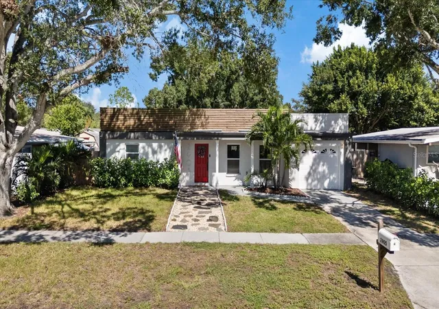 Photo 1 of Single family home for sale at 2905 W Paxton Ave, Tampa, FL 33611 | MLS# TB8560105 | Listing updated on 2026-10-23