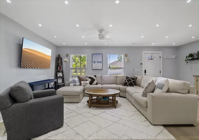 Photo 4 of Single family home for sale at 2905 W Paxton Ave, Tampa, FL 33611 | MLS# TB8560105 | Listing updated on 2026-10-23