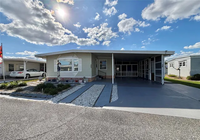 Manufactured home for sale at 120 Camellia Trl, LEESBURG, FL 34748 | MLS# G5119312