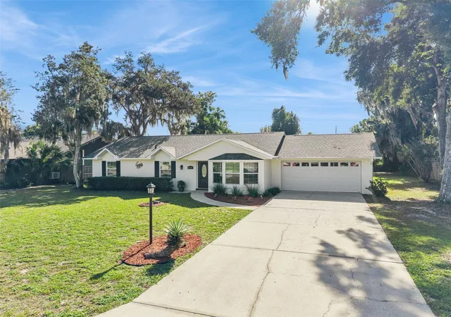 Photo 3 of Single family home for sale at 5246 Royal Oak Dr, Fruitland Park, FL 34731 | MLS# G5119315 | Listing updated on 2026-10-23