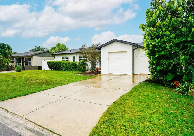 Photo 1 of Single family home for sale at 6782 33rd Avenue N, Saint Petersburg, FL 33710 | MLS# TB8560123 | Listing updated on 2026-10-23