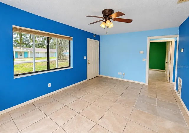 Photo 2 of Single family home for sale at 1104 Crosby St, Leesburg, FL 34748 | MLS# S5159935 | Listing updated on 2026-10-22