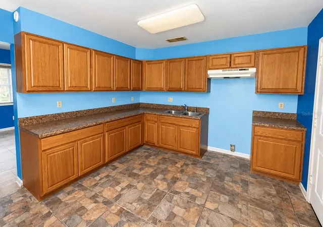 Photo 4 of Single family home for sale at 1104 Crosby St, Leesburg, FL 34748 | MLS# S5159935 | Listing updated on 2026-10-22