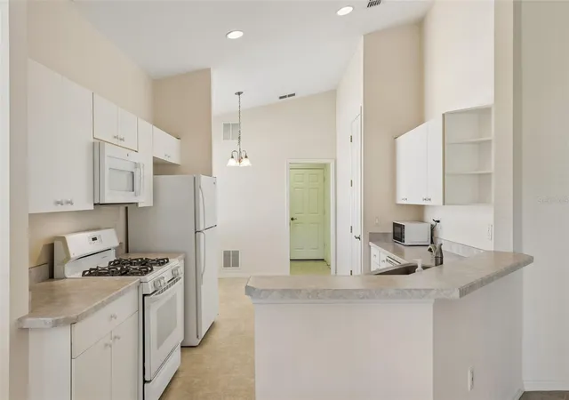 Photo 4 of Single family home for sale at 762 Wolf Crk St, Clermont, FL 34711 | MLS# G5119317 | Listing updated on 2026-10-22