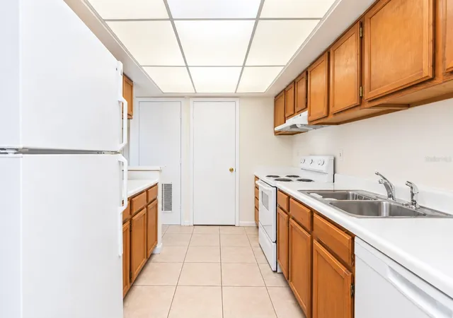Photo 3 of Condo for sale at 1130 N Lake Parker Ave #C322, Lakeland, FL 33805 | MLS# O6451529 | Listing updated on 2026-10-29