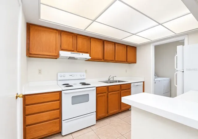 Photo 4 of Condo for sale at 1130 N Lake Parker Ave #C322, Lakeland, FL 33805 | MLS# O6451529 | Listing updated on 2026-10-29
