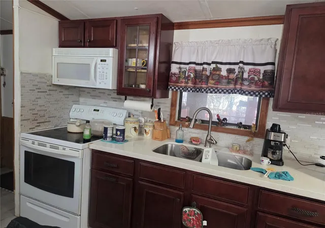 Photo 4 of Manufactured home for sale at 9545 SE 155th Street, Summerfield, FL 34491 | MLS# OM734419 | Listing updated on 2026-10-30