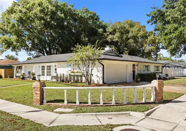 Photo 3 of Single family home for sale at 1951 Mohican Trl, Maitland, FL 32751 | MLS# O6451533 | Listing updated on 2026-10-30