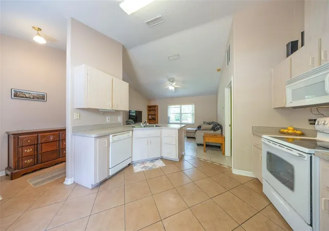 Photo 4 of Single family home for sale at 52 Bren Mar Ln, Palm Coast, FL 32137 | MLS# FC322268 | Listing updated on 2026-10-28