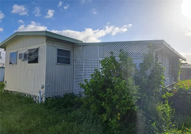 Photo 4 of Manufactured home for sale at 3701 14 Street W #lot 17, Bradenton, FL 34205 | MLS# TB8560178 | Listing updated on 2026-10-28