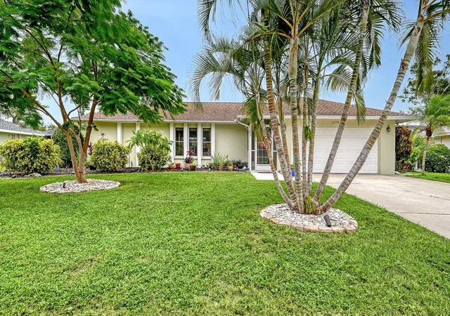 Single family home for sale at 2295 Pine View Cir, SARASOTA, FL 34231 | MLS# A4710352