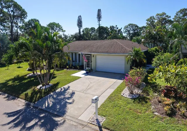 Photo 2 of Single family home for sale at 2295 Pine View Cir, Sarasota, FL 34231 | MLS# A4710352 | Listing updated on 2026-10-22