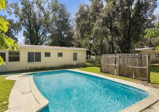 Photo 1 of Single family home for sale at 833 Turnbull Ave, Altamonte Springs, FL 32701 | MLS# O6451567 | Listing updated on 2026-10-22