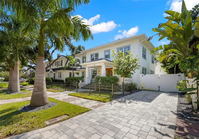 Photo 2 of Single family home for sale at 816 15th Avenue Ne, Saint Petersburg, FL 33704 | MLS# TB8560192 | Listing updated on 2026-10-25