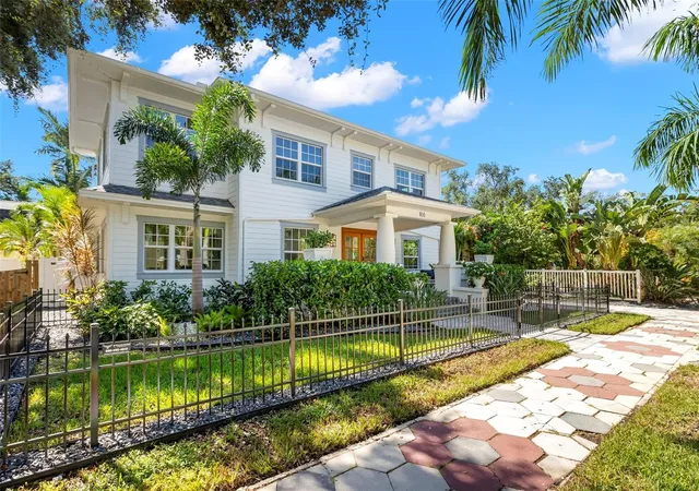 Photo 3 of Single family home for sale at 816 15th Avenue Ne, Saint Petersburg, FL 33704 | MLS# TB8560192 | Listing updated on 2026-10-25