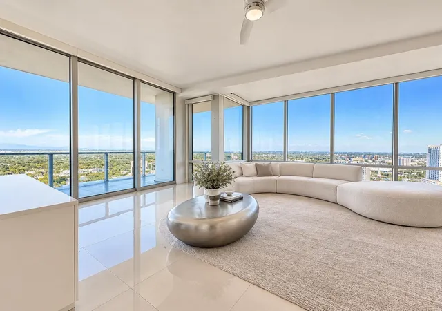 Photo 4 of Condo for sale at 150 E Robinson St #29B, Orlando, FL 32801 | MLS# O6451577 | Listing updated on 2026-10-22