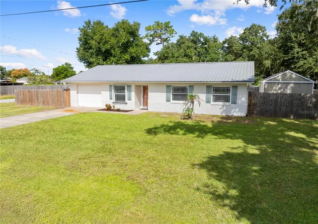 Photo 2 of Single family home for sale at 4801 Lake Shore Dr, Saint Cloud, FL 34772 | MLS# S5159942 | Listing updated on 2026-10-23