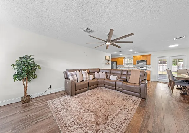 Photo 4 of Single family home for sale at 4801 Lake Shore Dr, Saint Cloud, FL 34772 | MLS# S5159942 | Listing updated on 2026-10-23